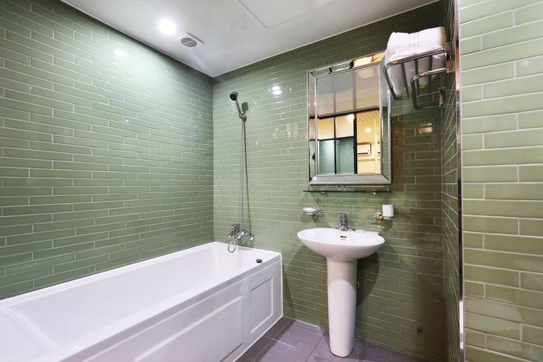Bathroom 5, SM Boutique Hotel, Dong-daemun