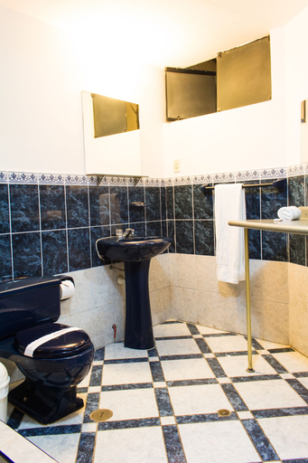 Bathroom 2, Hotel Country Trujillo, Trujillo