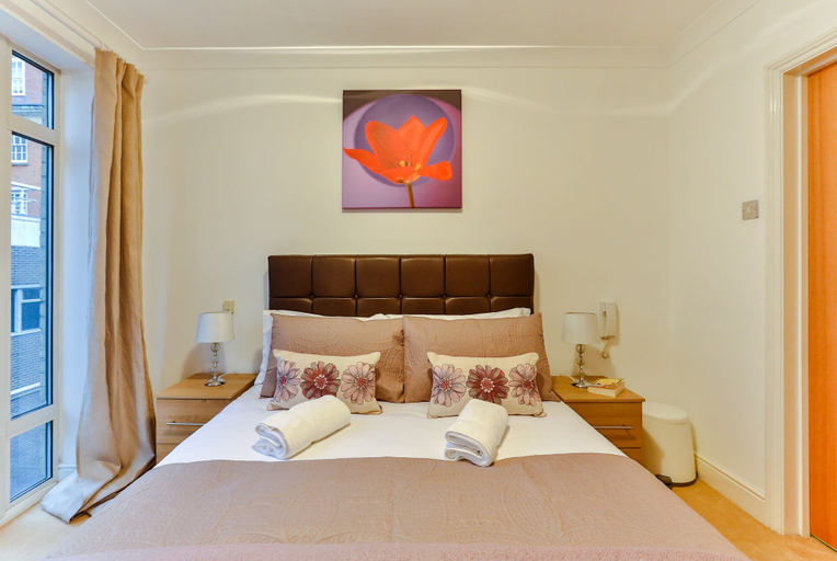 Bedroom 2, Theatreland Walk, London