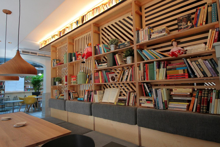 Others 4, Complutum Hostel, Madrid
