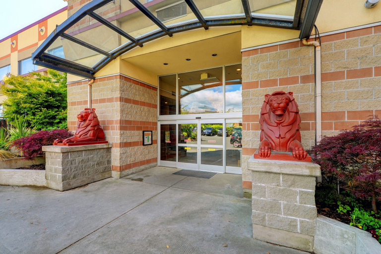 Exterior & Views 2, Red Lion Inn and Suites, Capital