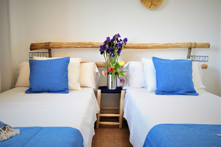 Bedroom 2, Siamo Donatella, Baleares