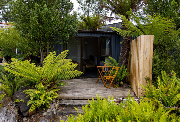 Exterior & Views 2, Tullah Lakeside Lodge, West Coast