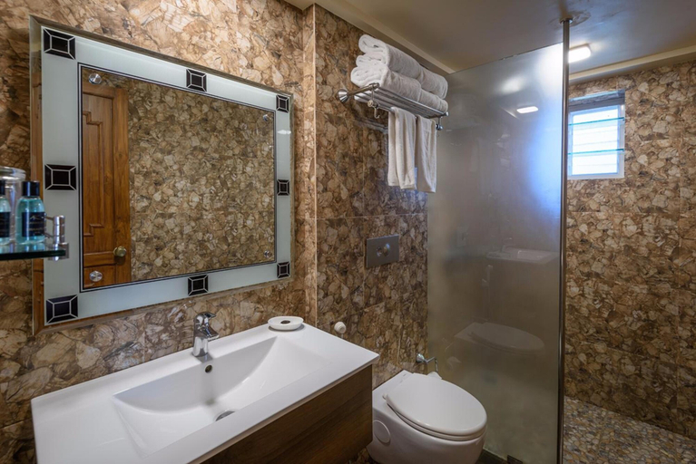 Bathroom 4, Karma Royal Haathi Mahal, South Goa