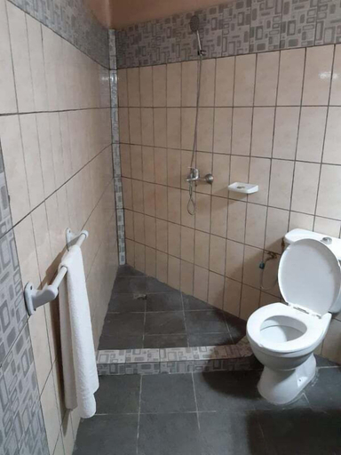 Bathroom 4, Hôtel Les Polygones, Océan