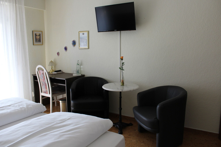 Bedroom 2, Hotel Gasthof Roessle, Tübingen