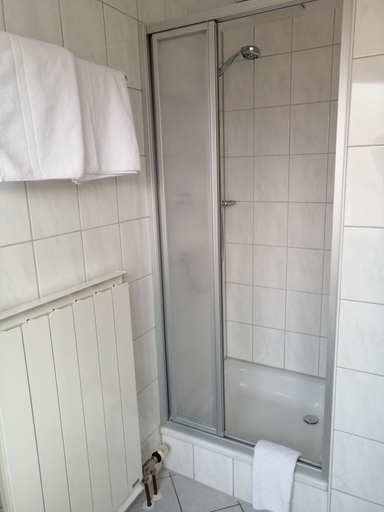 Bathroom 5, Hotel Garni Elisabeth, Göppingen