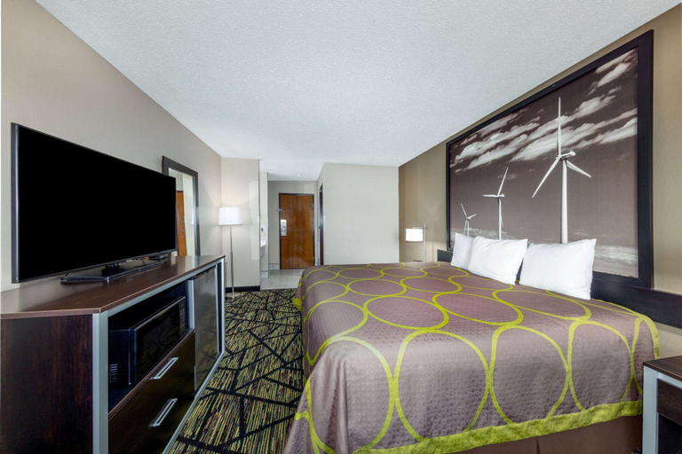 Bedroom 2, Super 8 by Wyndham Pratt, Pratt