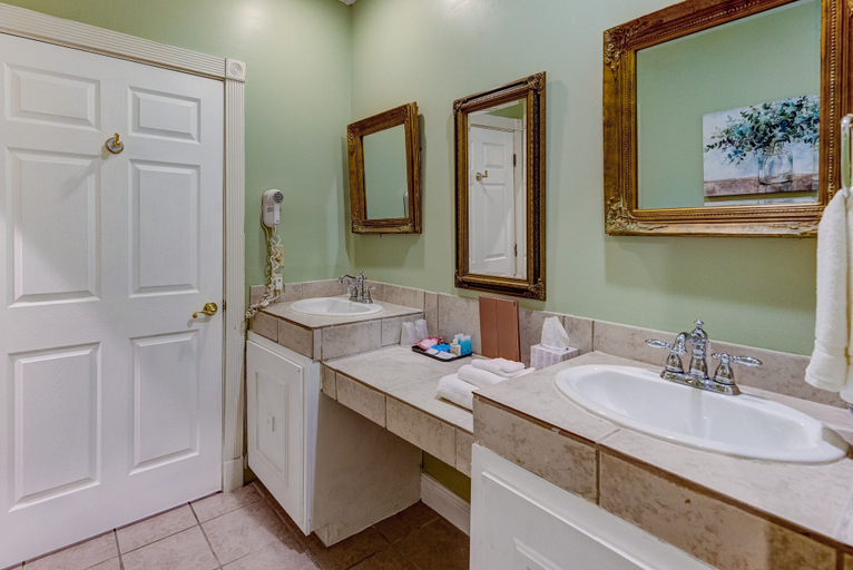 Bathroom 4, The Inn at Cedar Grove, Warren
