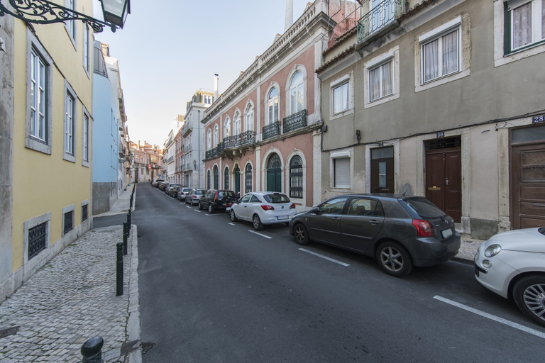 Others 5, Traditional Duplex in Principe Real, Lisbon
