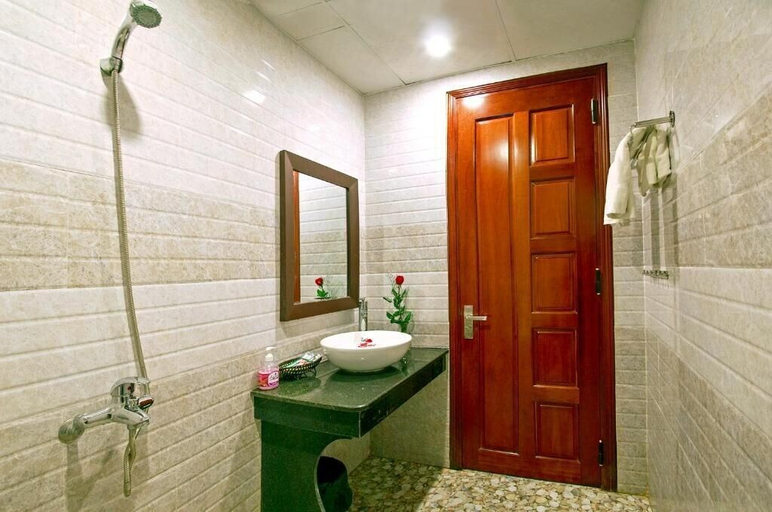 Bathroom 3, Basil Homestay and Hostel, Da Nang