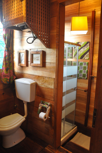 Bathroom 3, Mucumbli Hotel, Lembá