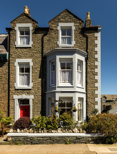 Exterior & Views