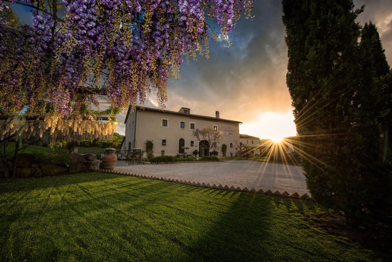 Exterior & Views