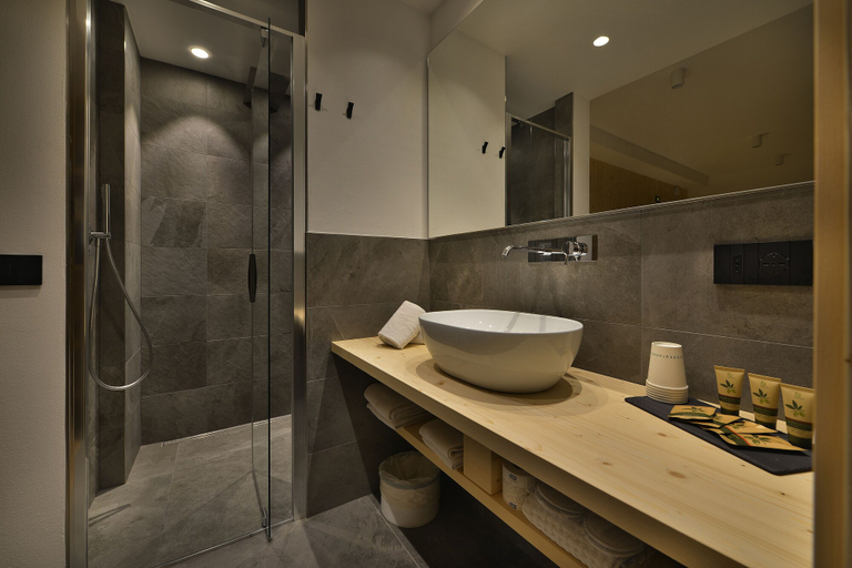 Bathroom 3, Hotel Valtellina, Sondrio