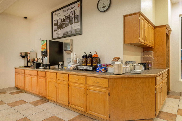 Food & Drinks 5, Super 8 by Wyndham Pendleton, Umatilla