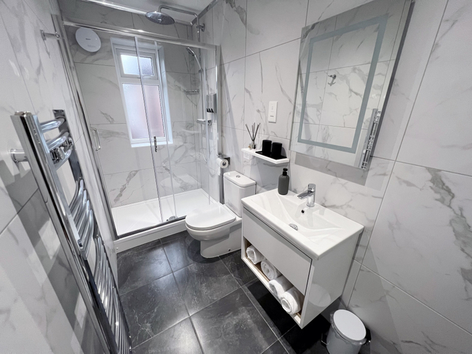 Bathroom 4, United Home B&B, Trafford
