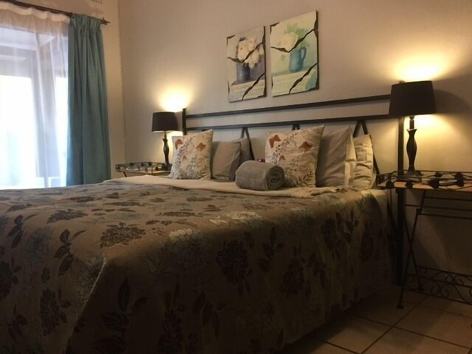 Bedroom 4, Hlulala Guest House, Umkhanyakude
