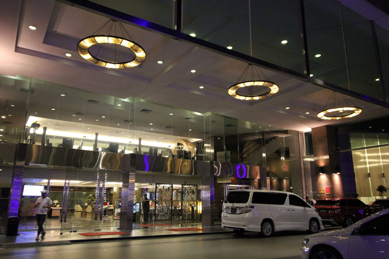 Exterior & Views 30