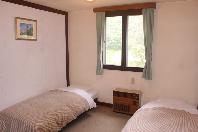 Bedroom 2, Hakuba Goryu Pension Kurumi, Hakuba