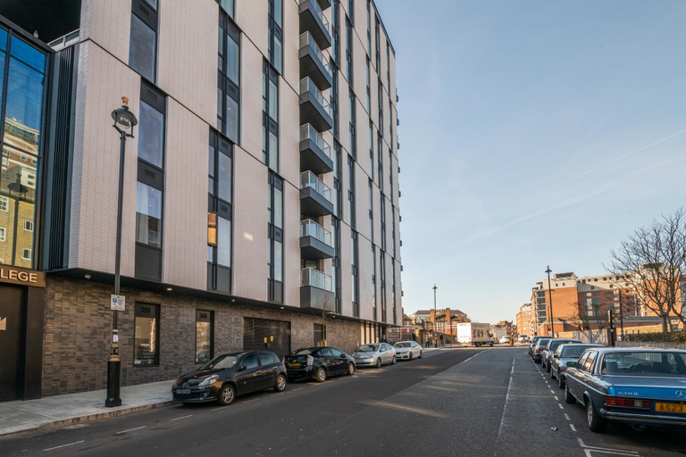Exterior & Views 2, Modern Family Home close to Victoria Station, London