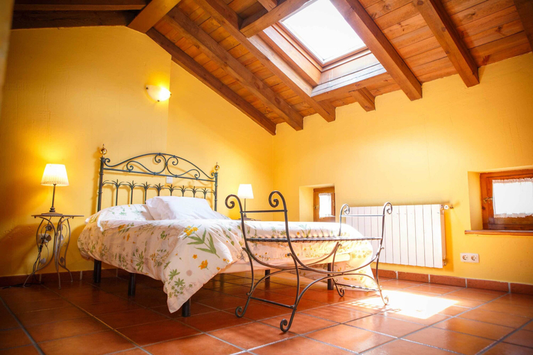 Bedroom 2, El Bulin de Horcajuelo, Madrid