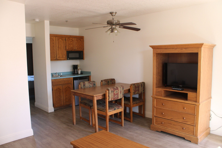 Others 5, Lodge on the River, Mohave