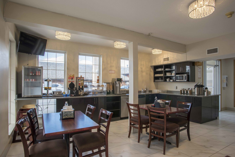 Food & Drinks 5, Ramada by Wyndham 100 Mile House, Cariboo