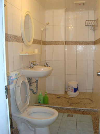 Bathroom 3, Fu Yuen Guesthouse, Penghu
