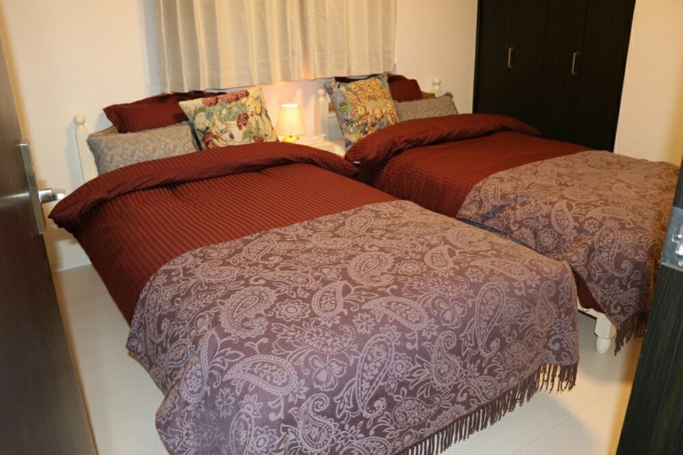 Bedroom 3, Sun Flower, Onna