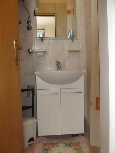 Bathroom 3, House Marija, Pula
