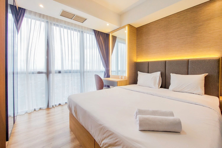 Fancy and Comfortable 1BR The Smith Alam Sutera Apartment By Travelio, Tangerang