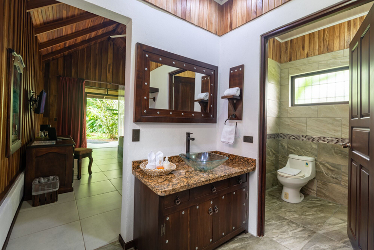 Bathroom 4, Hotel Volcan Verde, San Carlos