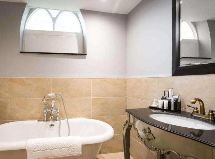 Bathroom 4, Woughton House Hotel, Worldhotels Distinctive, Milton Keynes