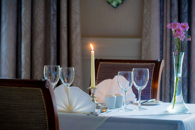 Food & Drinks 5, Dromhall Hotel