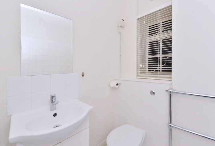 Bathroom 4, Pelham Court Apartments, London