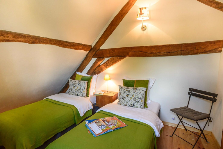Bedroom 2, Maison le Village, Côte-d'Or
