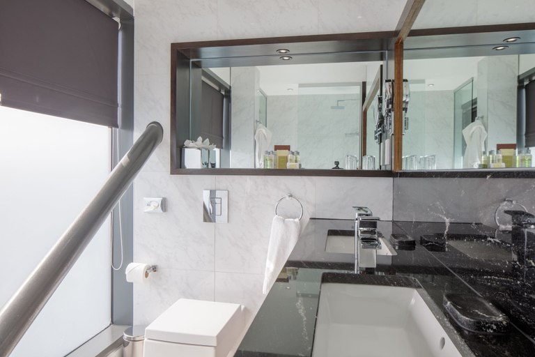 Bathroom 4, DoubleTree by Hilton London - Greenwich, London