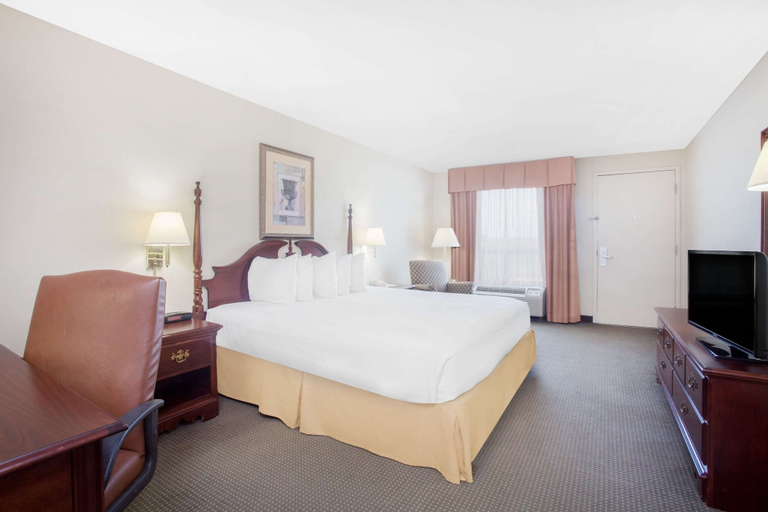 Bedroom 3, Days Inn by Wyndham Metter, Candler