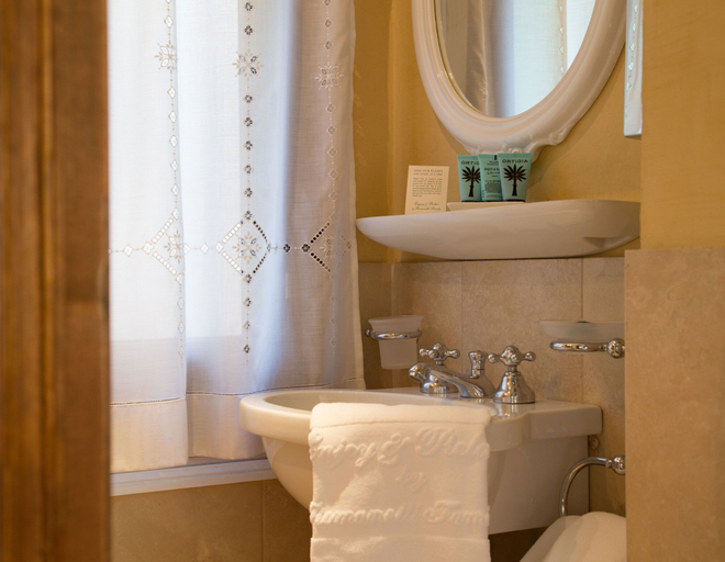 Bathroom 4, Hotel Flora, Venezia