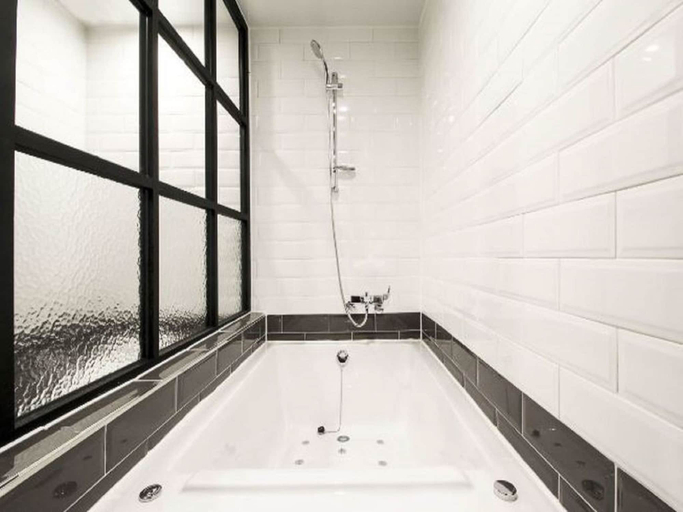 Bathroom 5, V Hotel, Gangseo