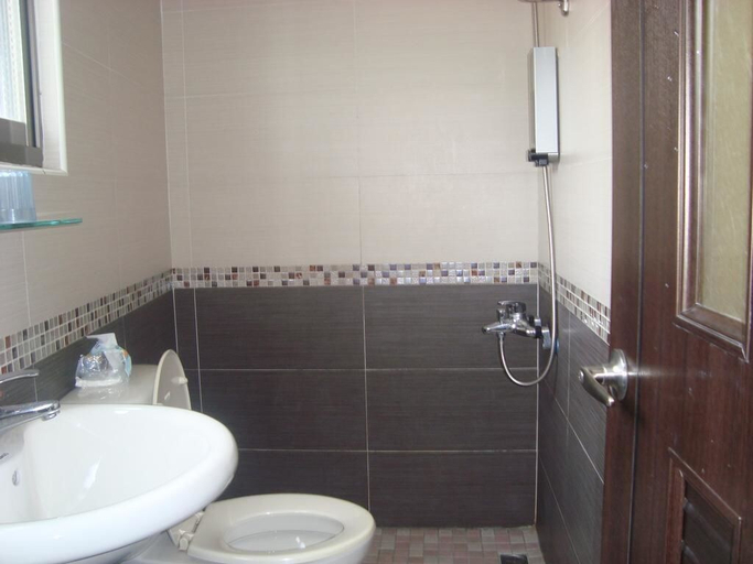 Bathroom 3, Fu Yuen Guesthouse, Penghu