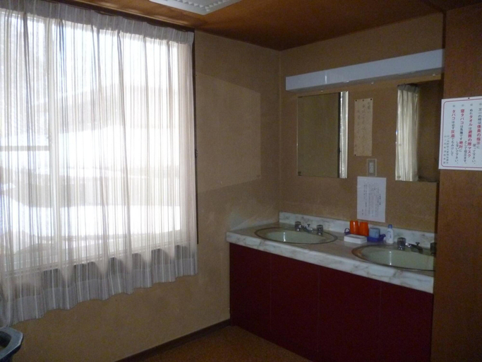 Bathroom, Uotoshi Ryokan, Yamanouchi