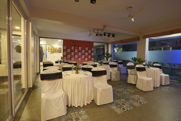 Food & Drinks 5, Minntcrest Evoke Lifestyle Anjuna, North Goa
