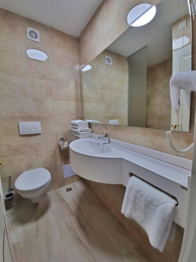 Bathroom 3, Hotel Terra, Mangalia