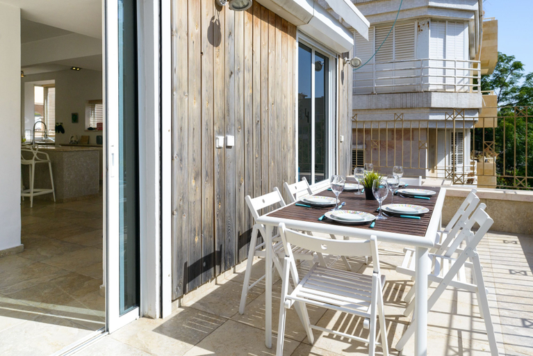 Others 5, Penthouse & Terrace near Hilton by FeelHome