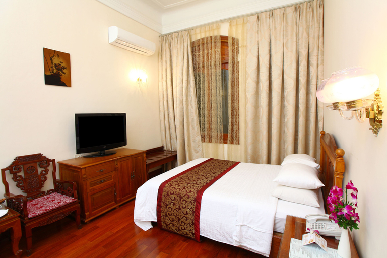 Bedroom 4, Hotel Continental Saigon, District 1