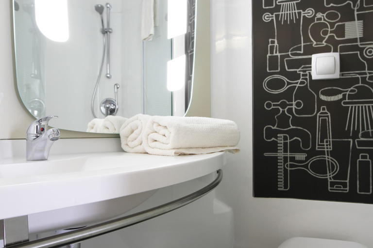 Bathroom 5, ibis London City - Shoreditch, London