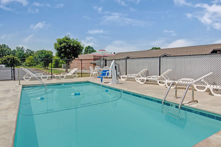 Sport & Beauty 5, Super 8 by Wyndham Shelby, Cleveland