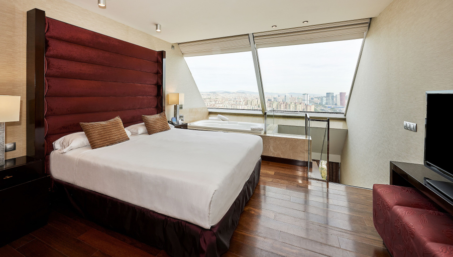 Bedroom 3, Hyatt Regency Barcelona Tower, Barcelona